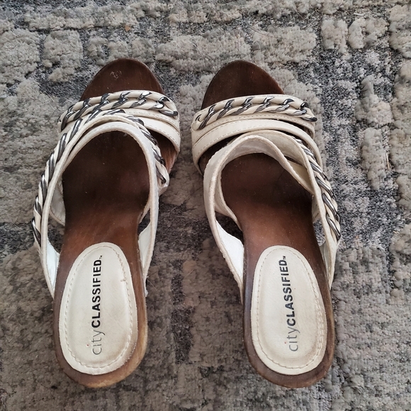 White Wedge Open Sandals - Picture 2 of 6